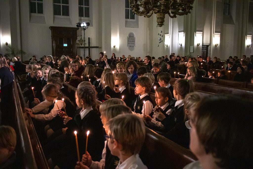 ADVENDIKONTSERT JA -LAAT