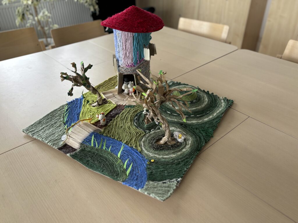 1. kooliaste meisterdas muumimajasid