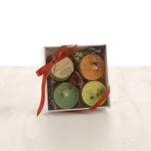 Komplekt - teeküünlad ja huulevõie