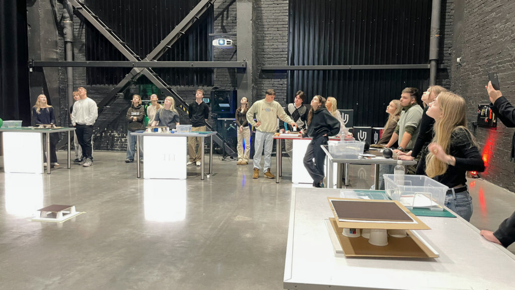 Gümnaasium külastas Rakett69 teadusstuudiot